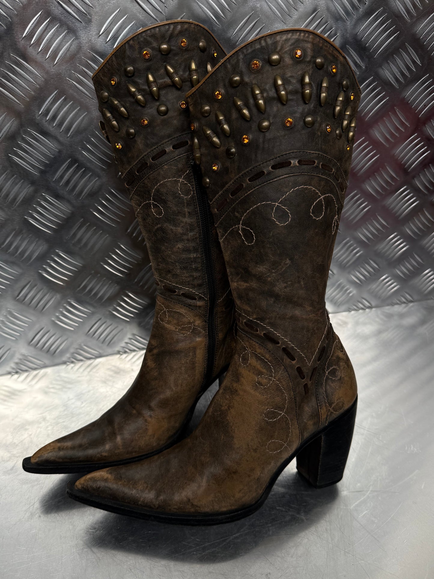 Vintage distressed leather cowboy boots TWINKLING GLOBAL