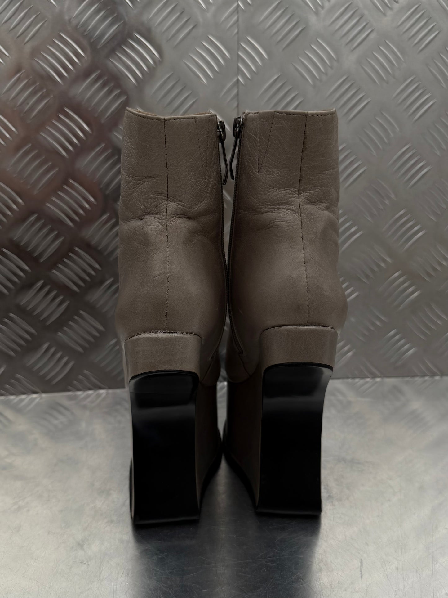 Vintage sculptural leather platform boots TWINKLING GLOBAL
