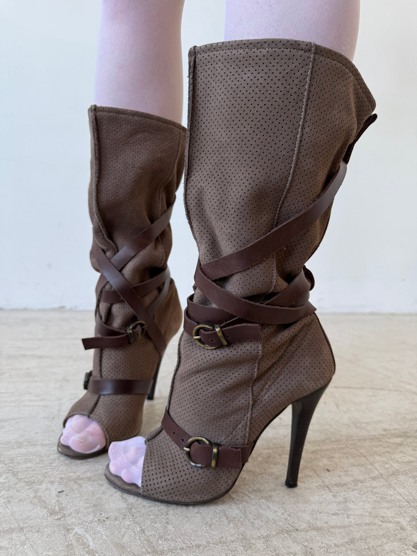 Vintage suede leather open-toe boots with straps TWINKLING GLOBAL