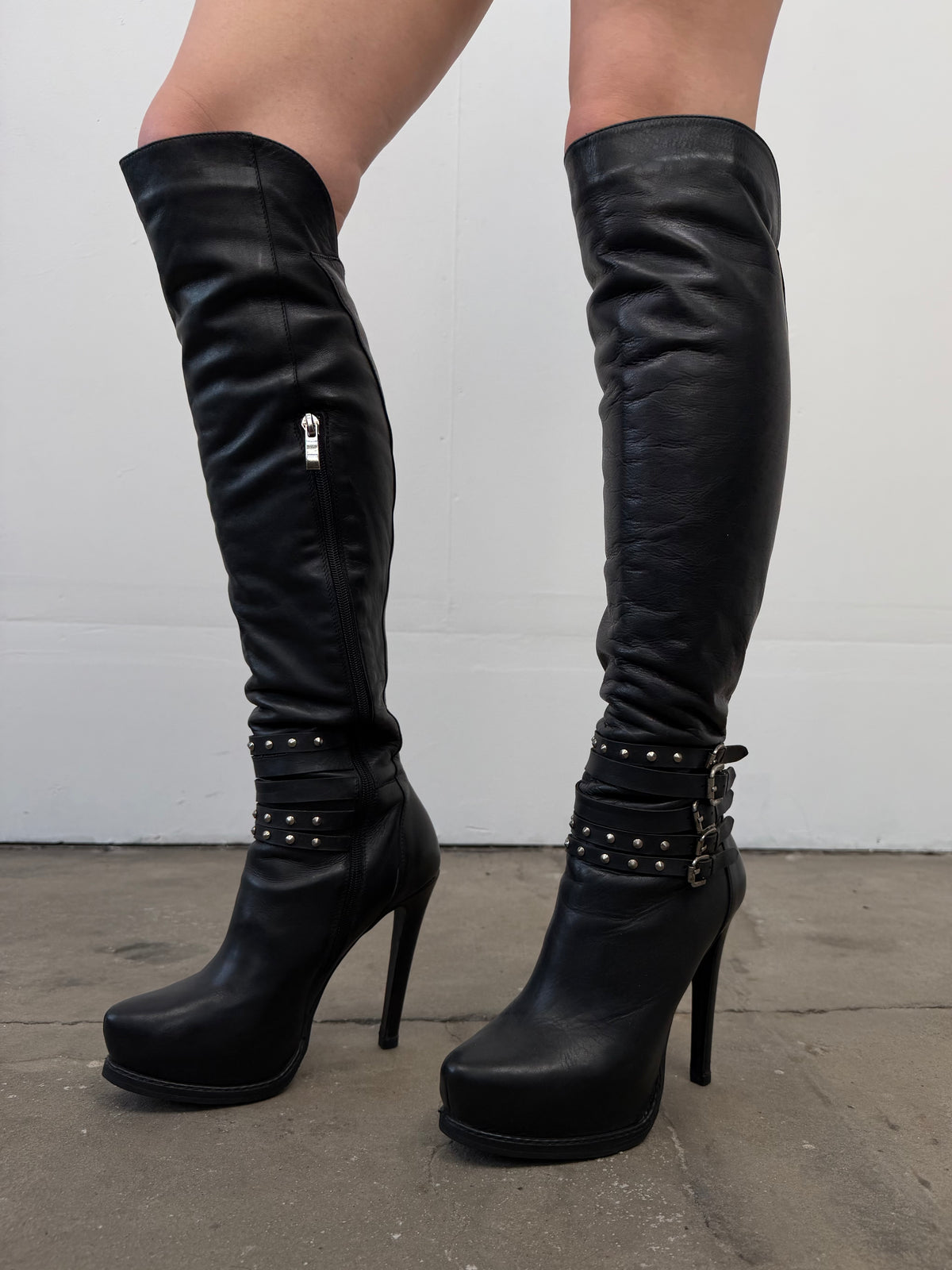 Vintage leather over-the-knee boots with studs TWINKLING GLOBAL