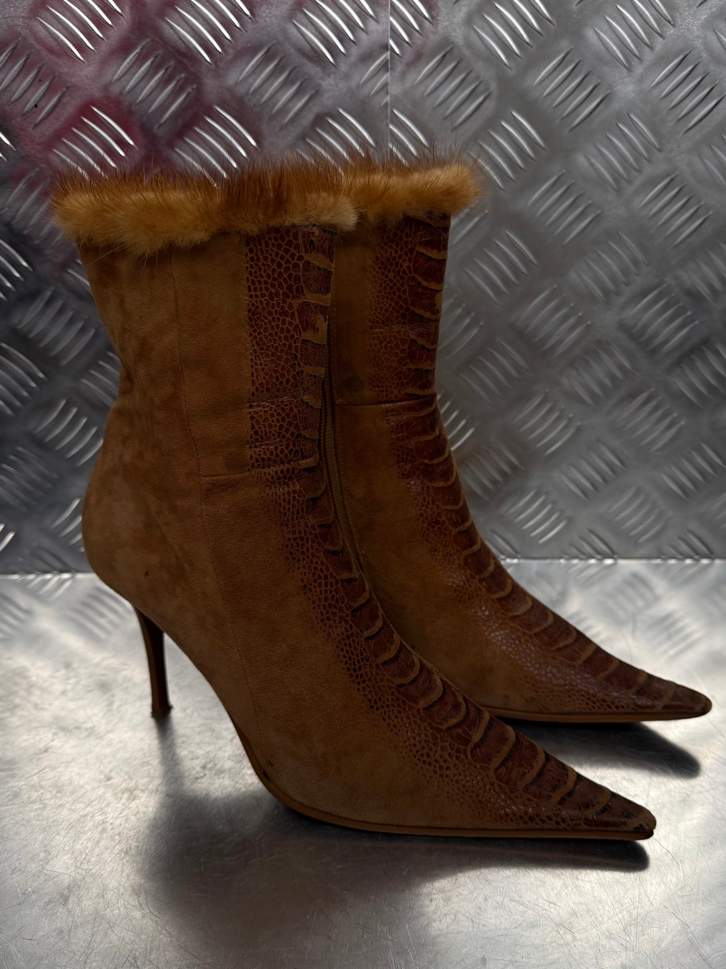 Vintage suede boots with textured detailing TWINKLING GLOBAL