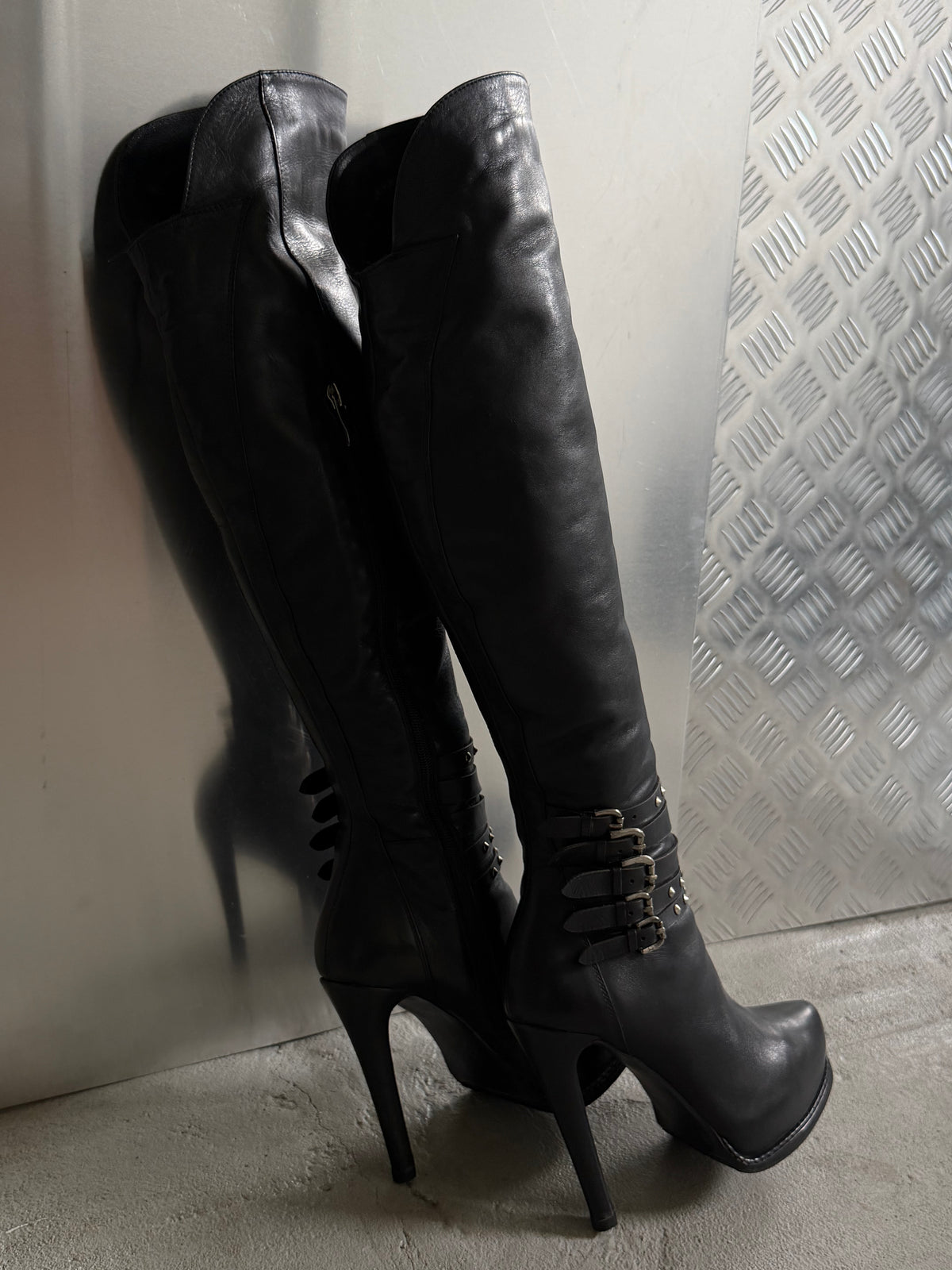 Vintage leather over-the-knee boots with studs TWINKLING GLOBAL