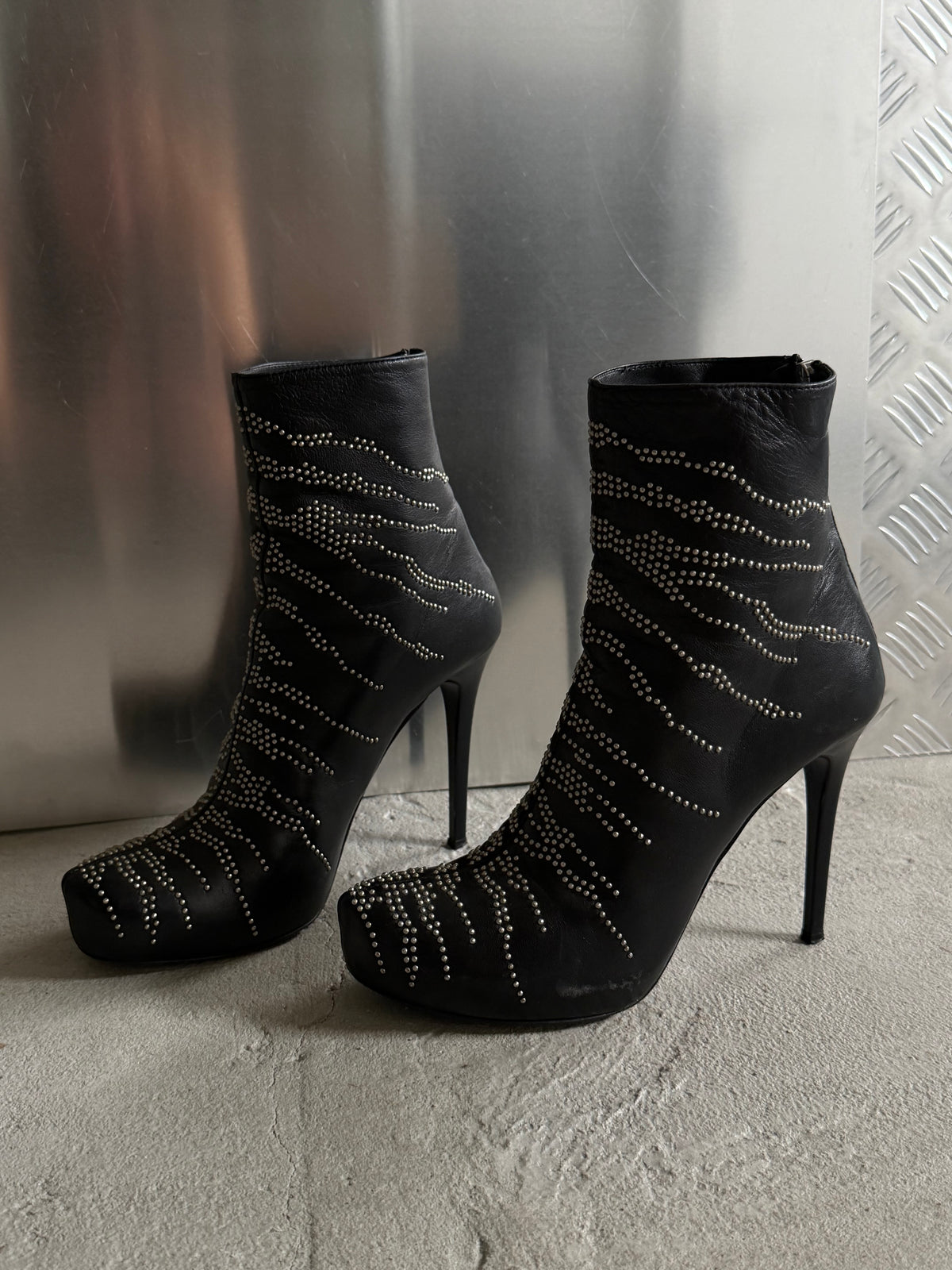 Vintage Shy leather studded ankle boots TWINKLING GLOBAL
