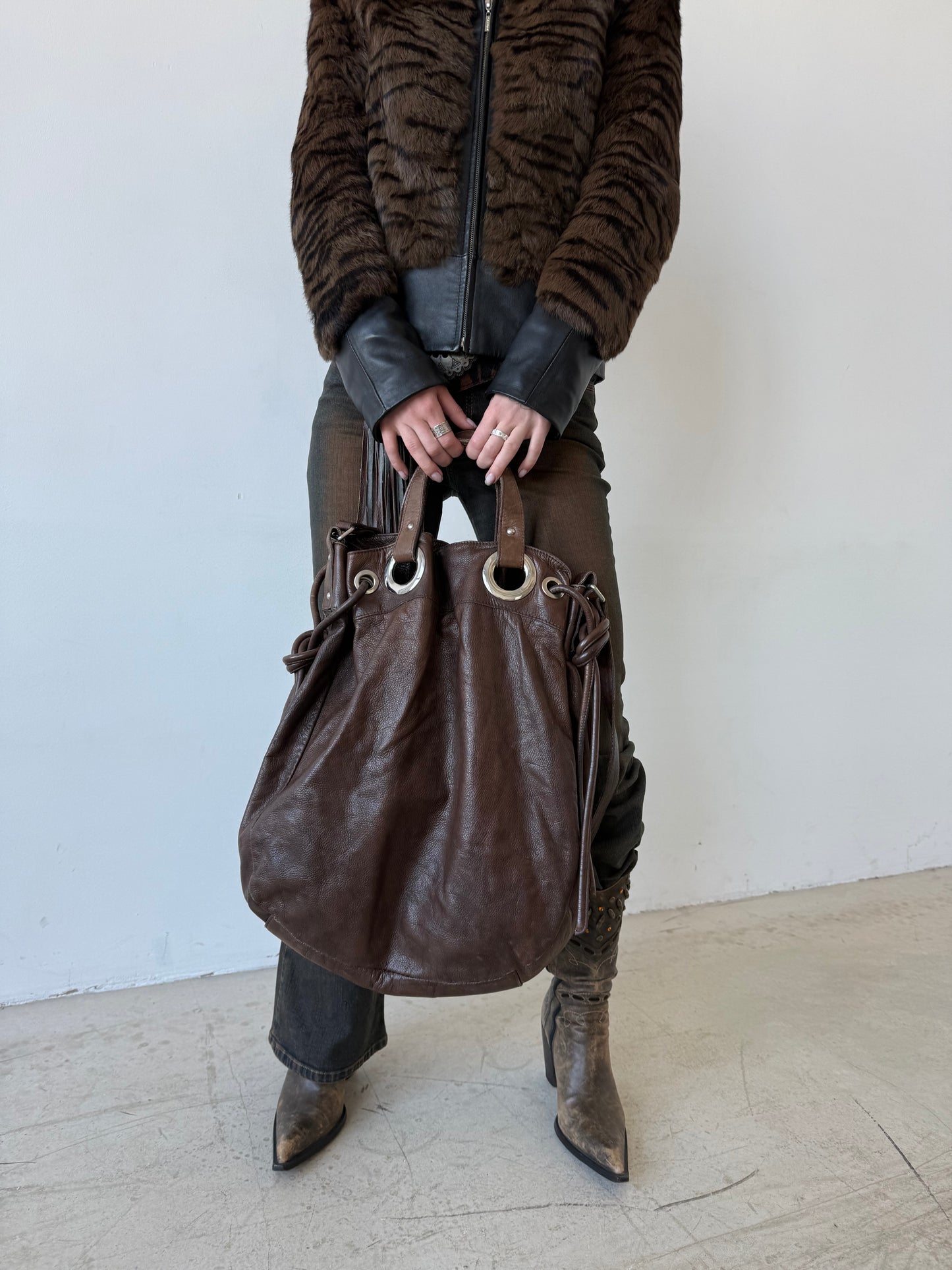 Vintage leather bucket bag TWINKLING GLOBAL