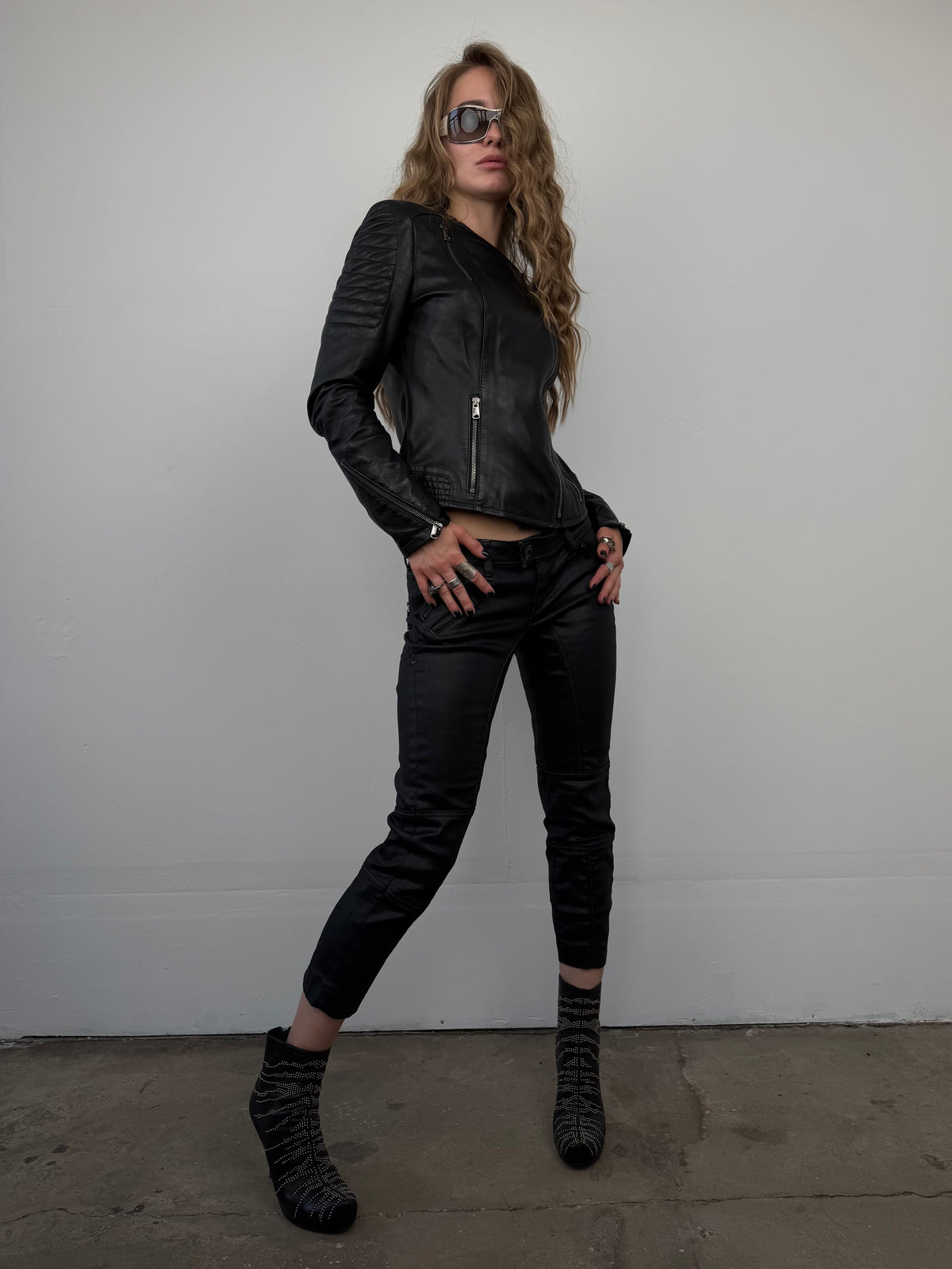 GUESS black waxed capri pants TWINKLING GLOBAL
