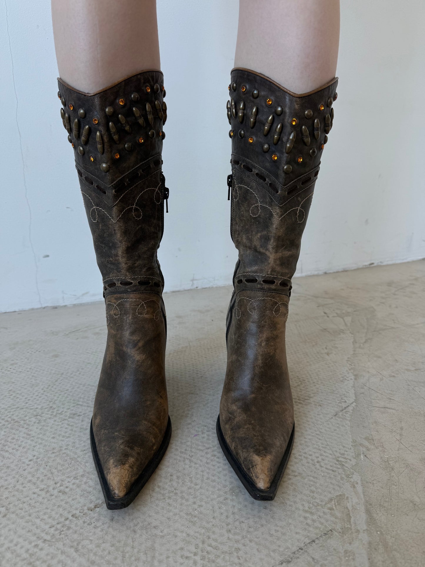 Vintage distressed leather cowboy boots TWINKLING GLOBAL