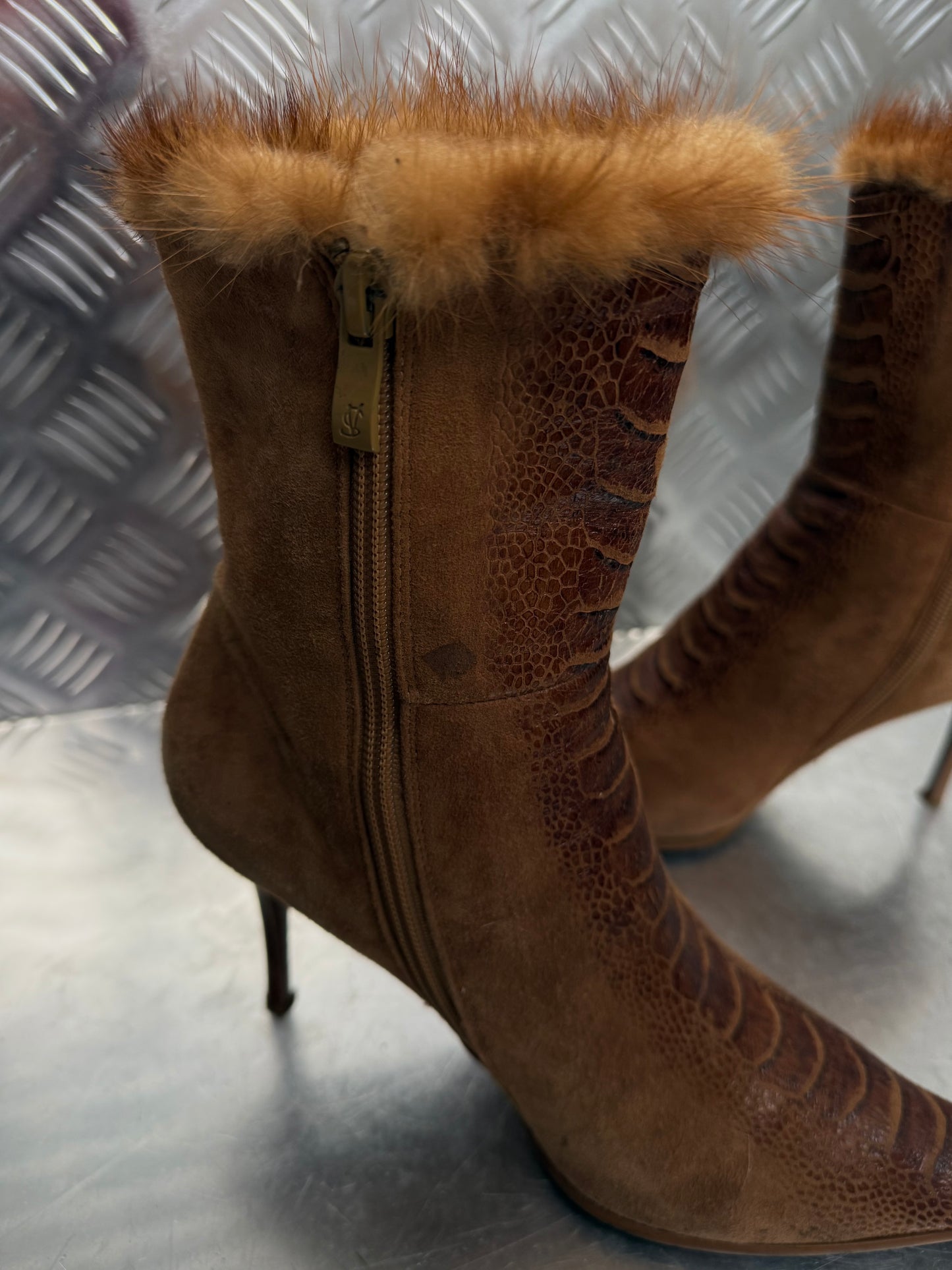 Vintage suede boots with textured detailing TWINKLING GLOBAL