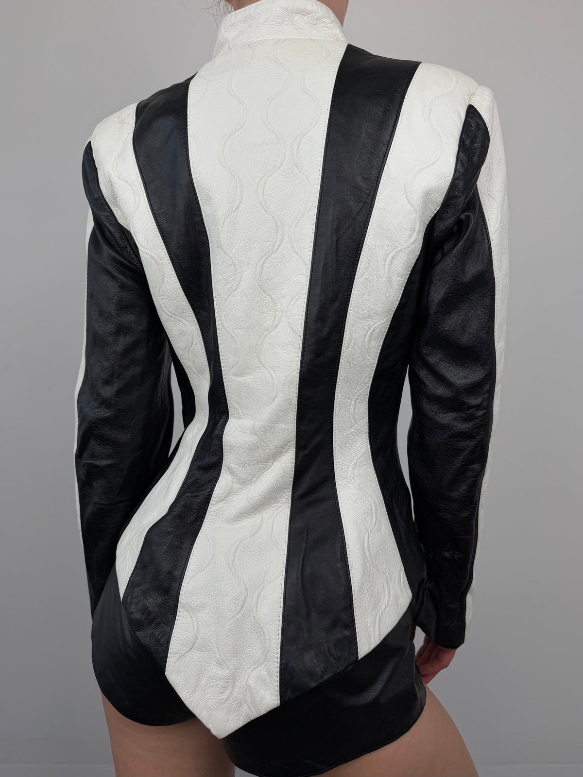 Vintage black & white striped fitted jacket TWINKLING GLOBAL
