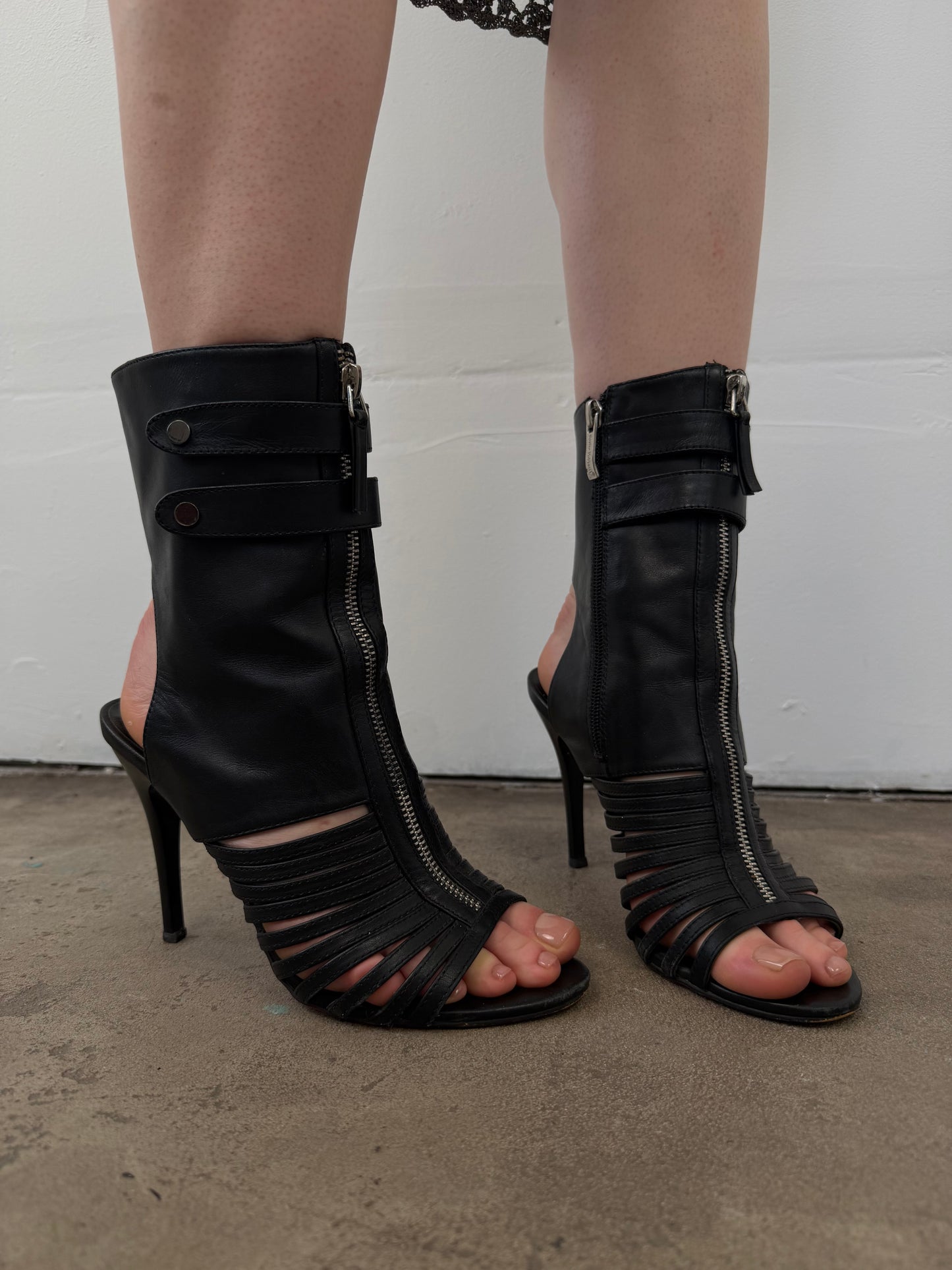 Vintage Sasha Fabiani leather ankle heels TWINKLING GLOBAL