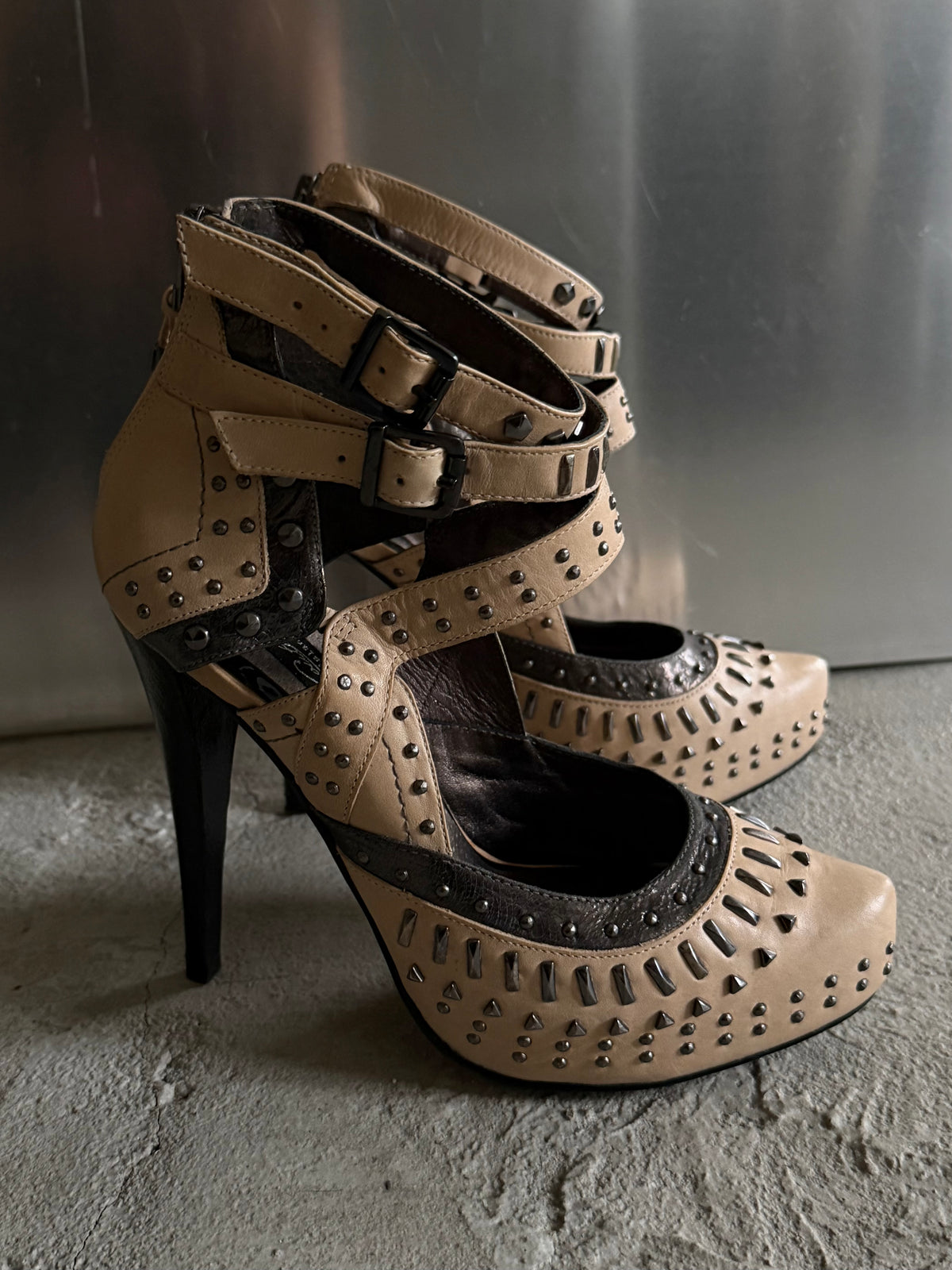 Beige studded heels TWINKLING GLOBAL