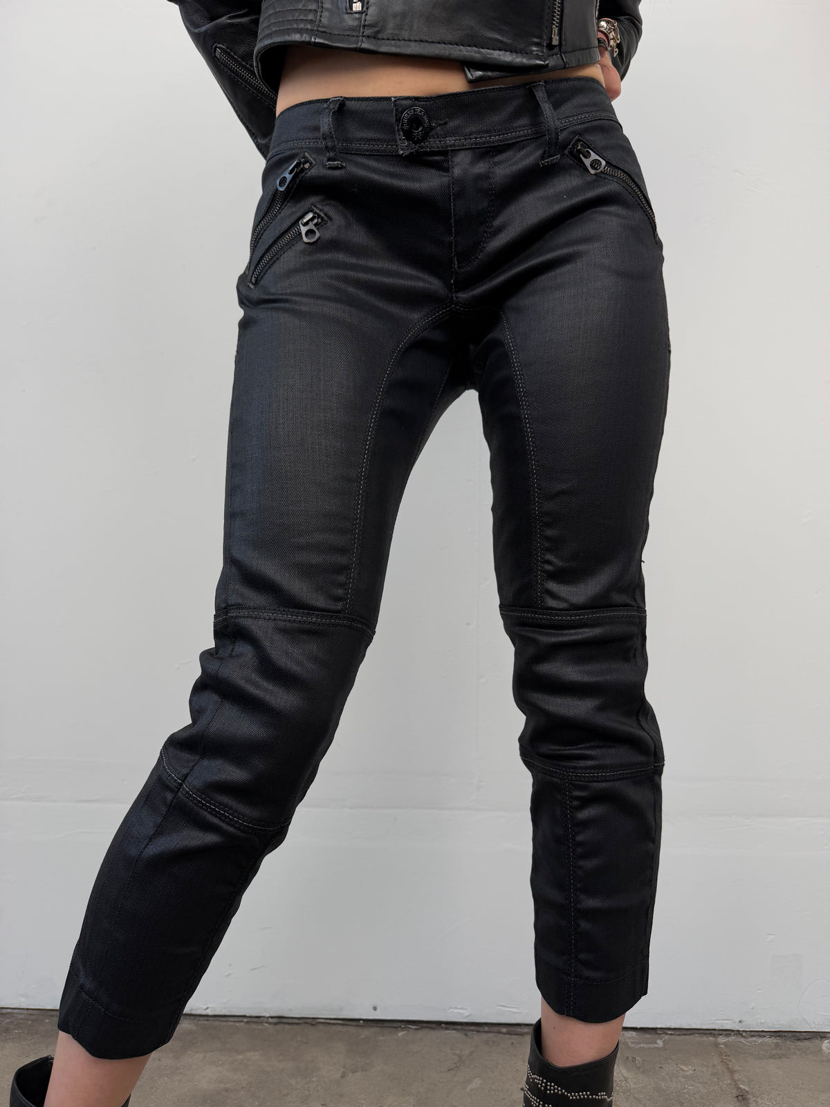 GUESS black waxed capri pants TWINKLING GLOBAL