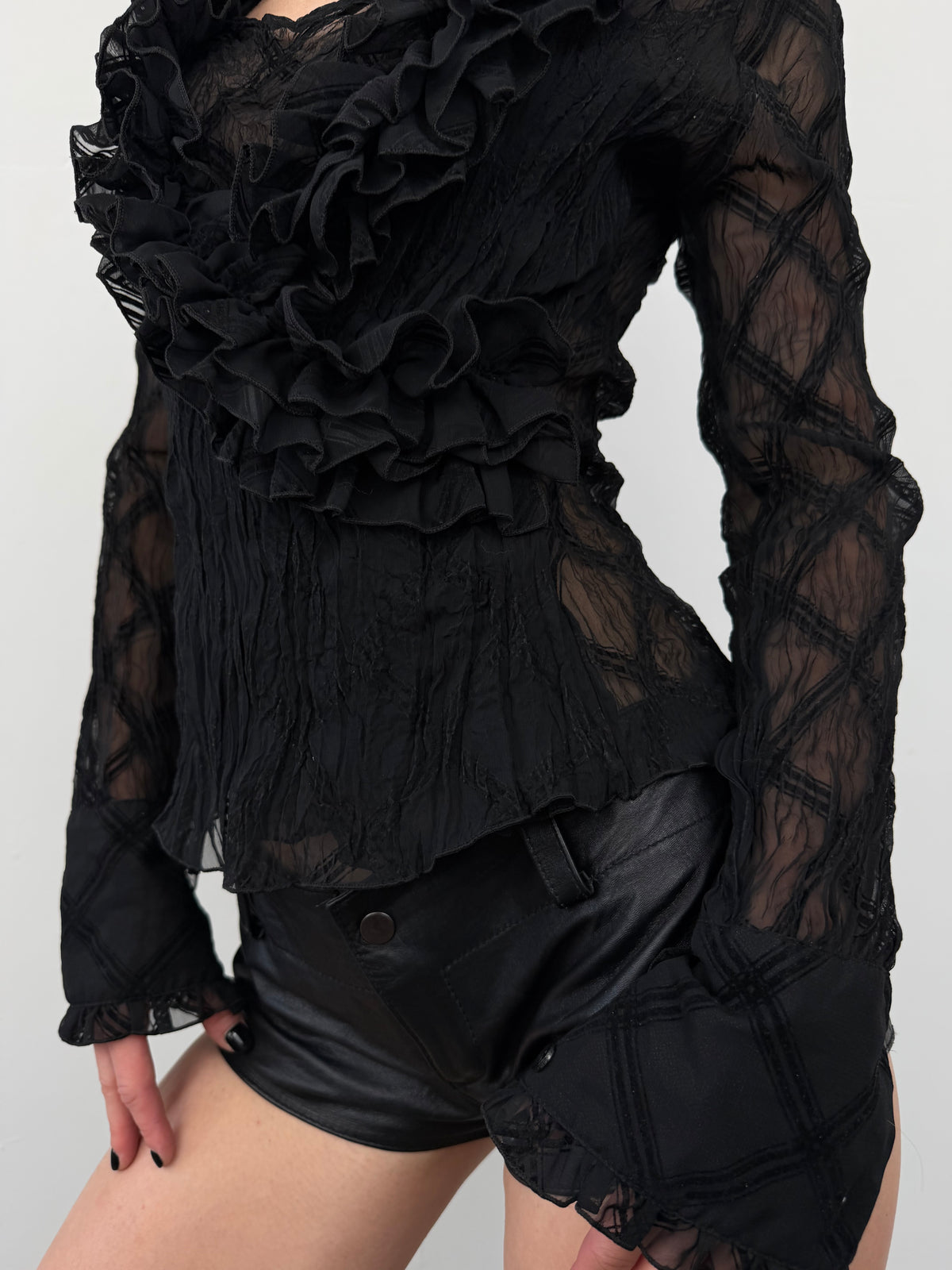 Vintage black ruched ruffle blouse TWINKLING GLOBAL