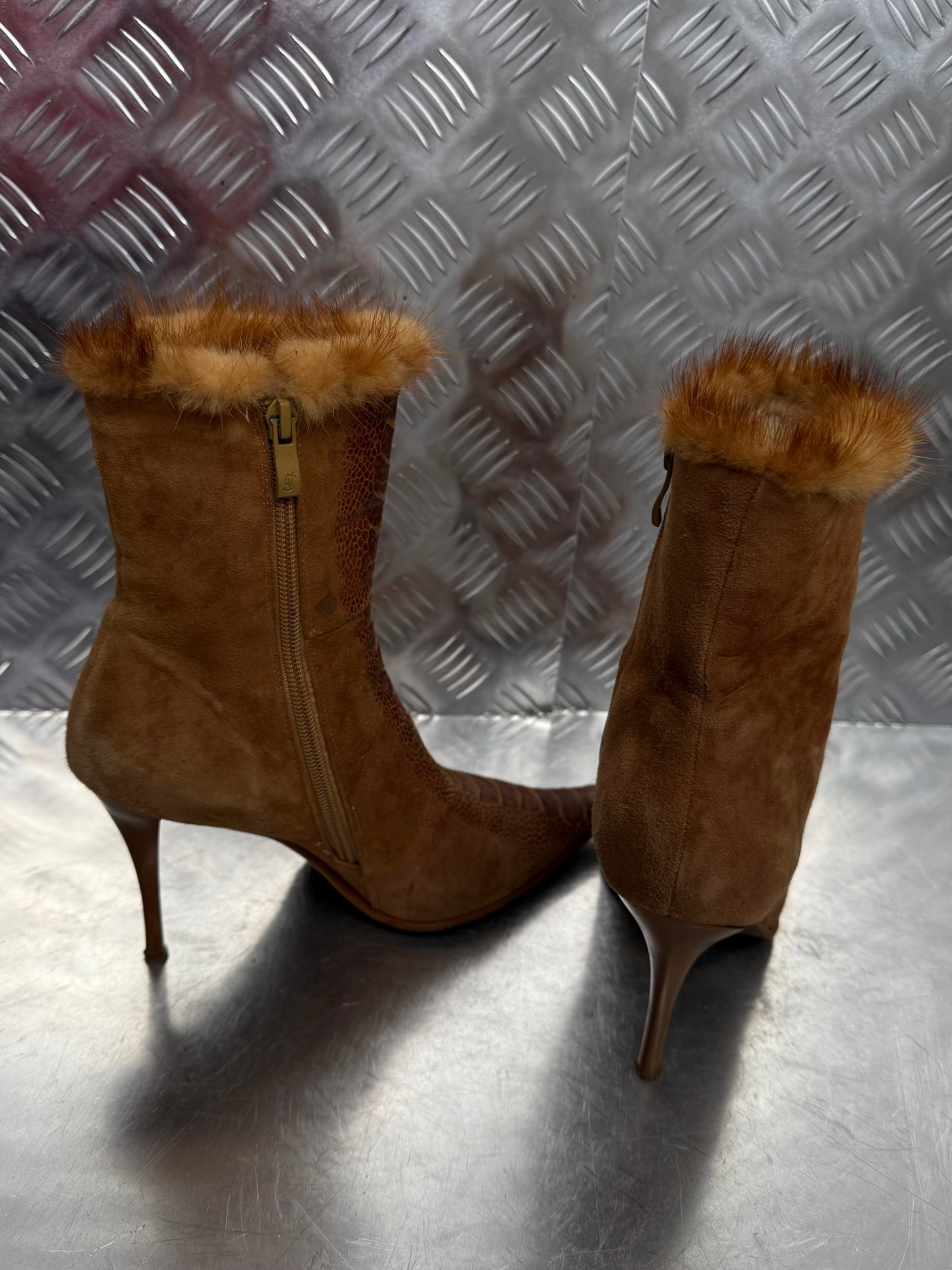 Vintage suede boots with textured detailing TWINKLING GLOBAL