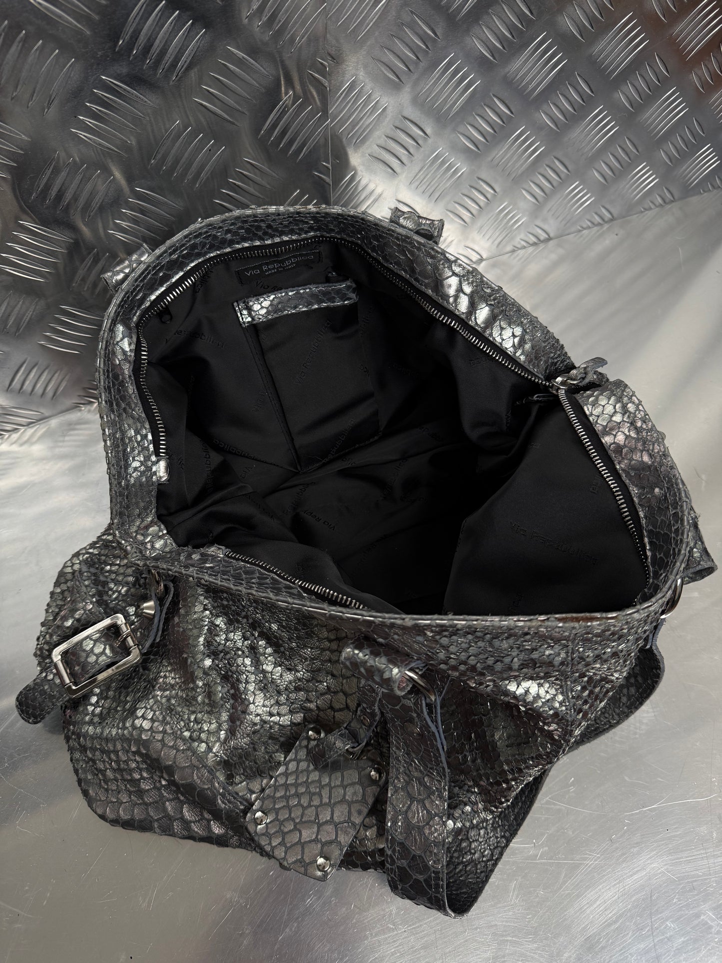 Vintage metallic leather snakeskin-texture bag TWINKLING GLOBAL