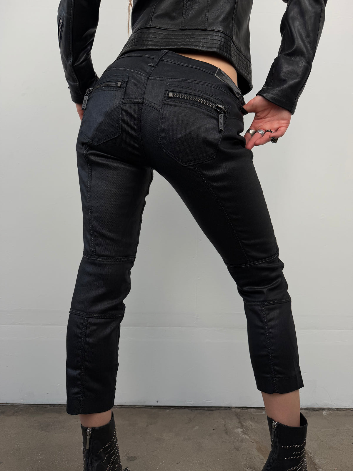 GUESS black waxed capri pants TWINKLING GLOBAL