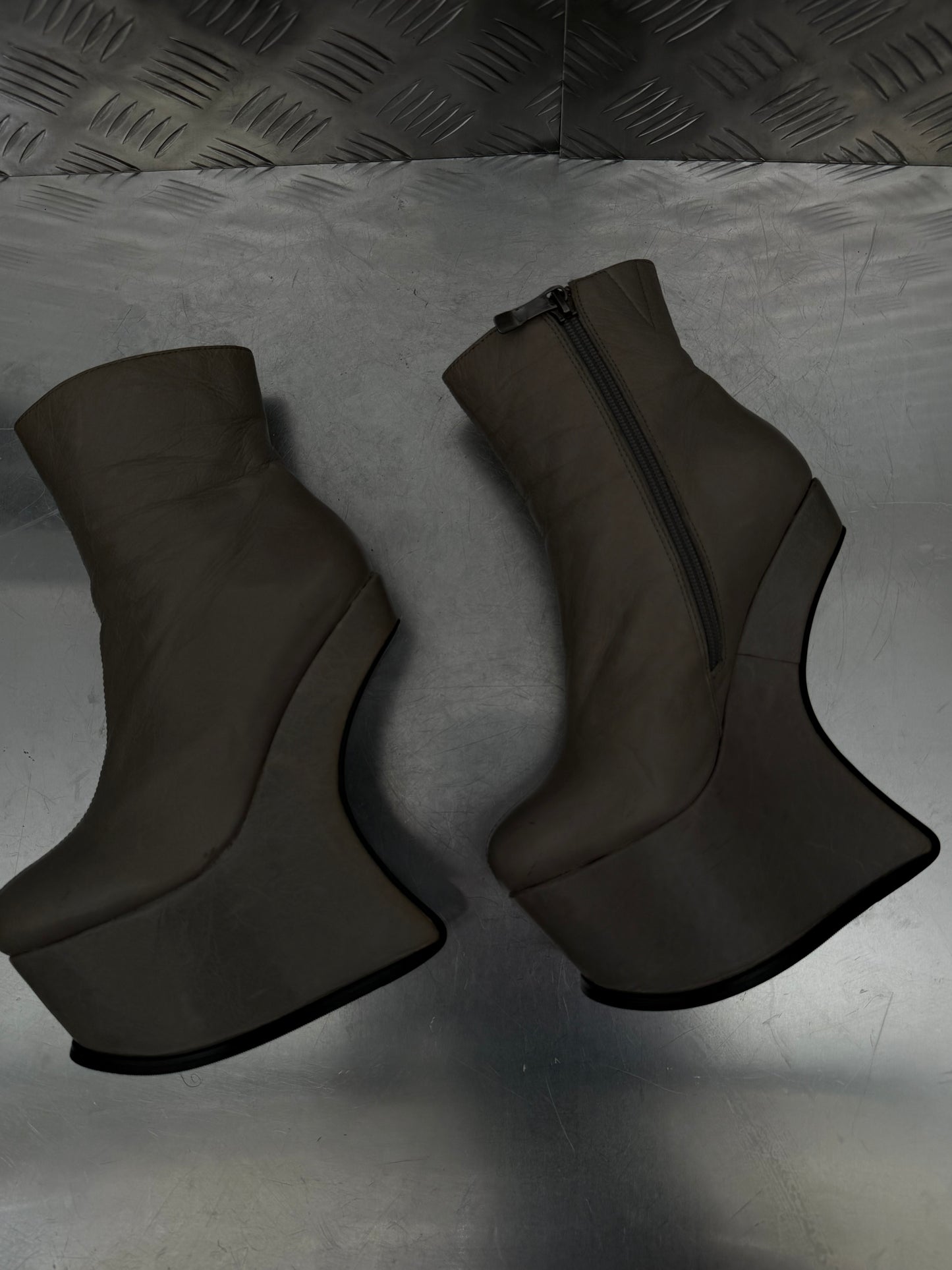 Vintage sculptural leather platform boots TWINKLING GLOBAL