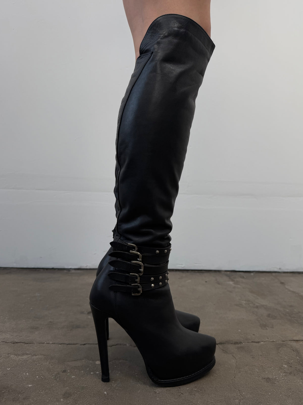 Vintage leather over-the-knee boots with studs TWINKLING GLOBAL