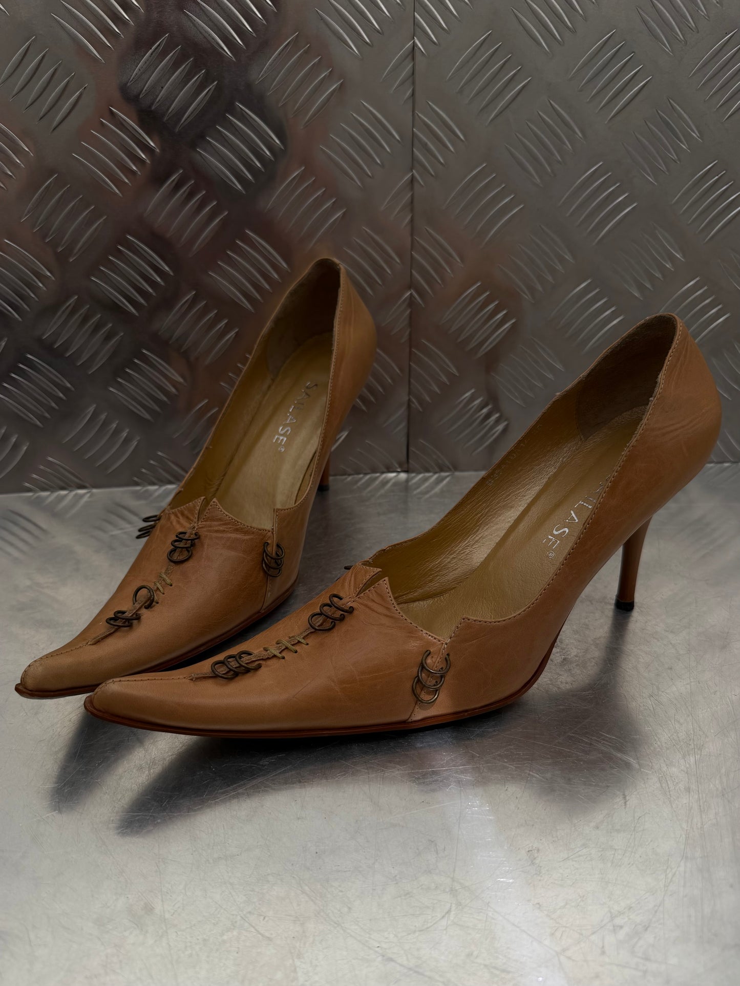 Vintage Sailase pierced leather heels TWINKLING GLOBAL