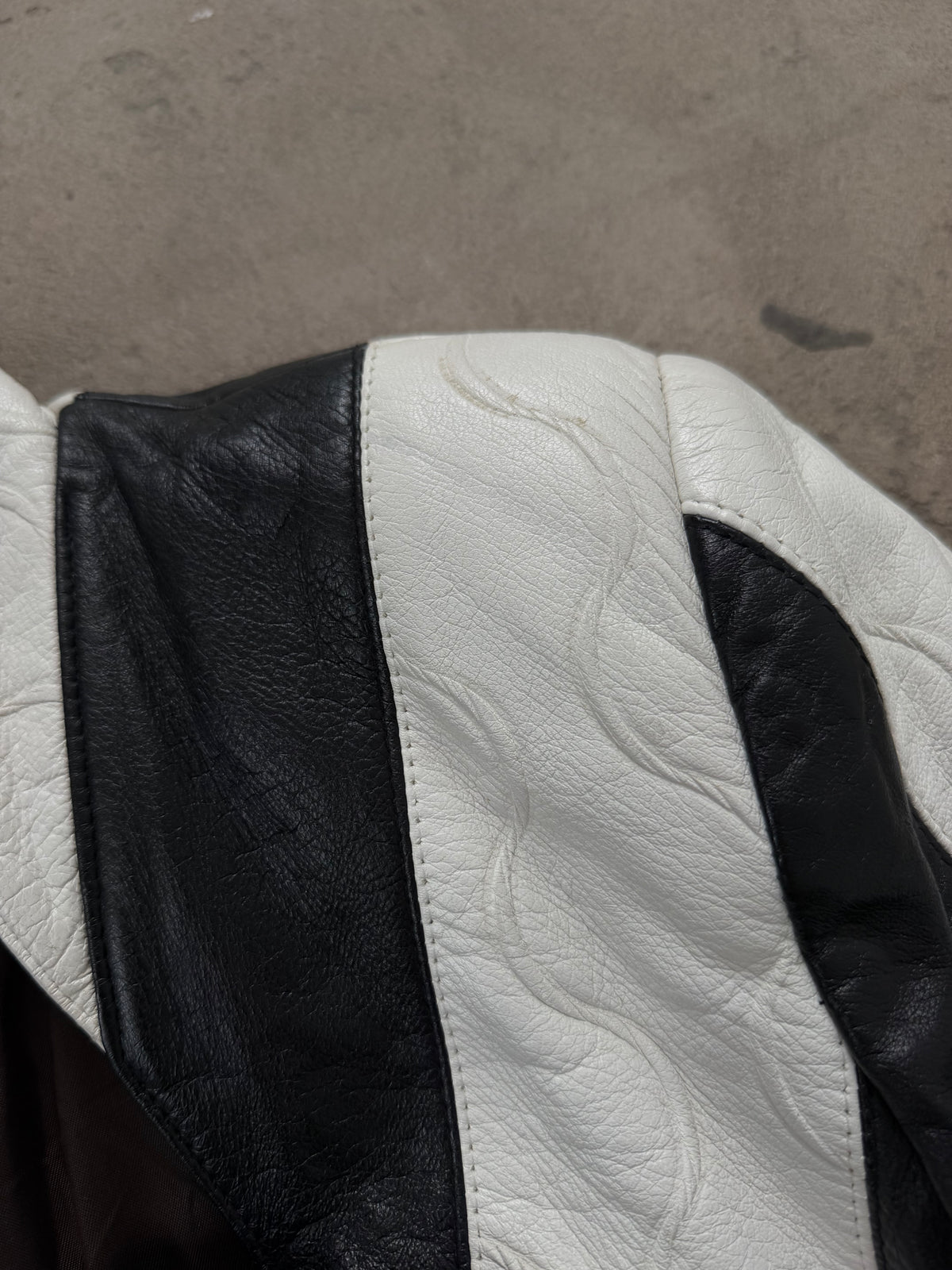 Vintage black & white striped fitted jacket TWINKLING GLOBAL